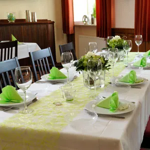 Tischdekoration für Festgesellschaften